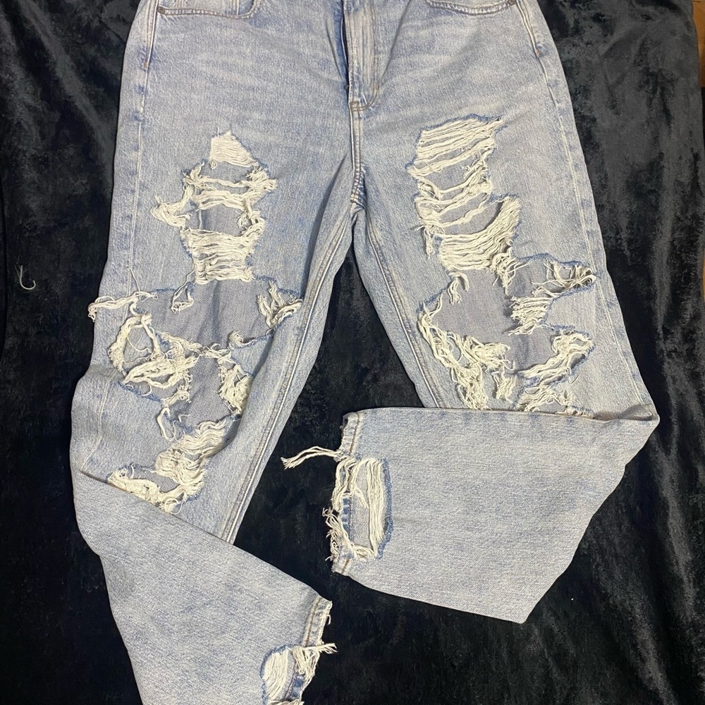 American Eagle Outfitters Blue Mom Jeans Light Wash - Picture 4 of 16